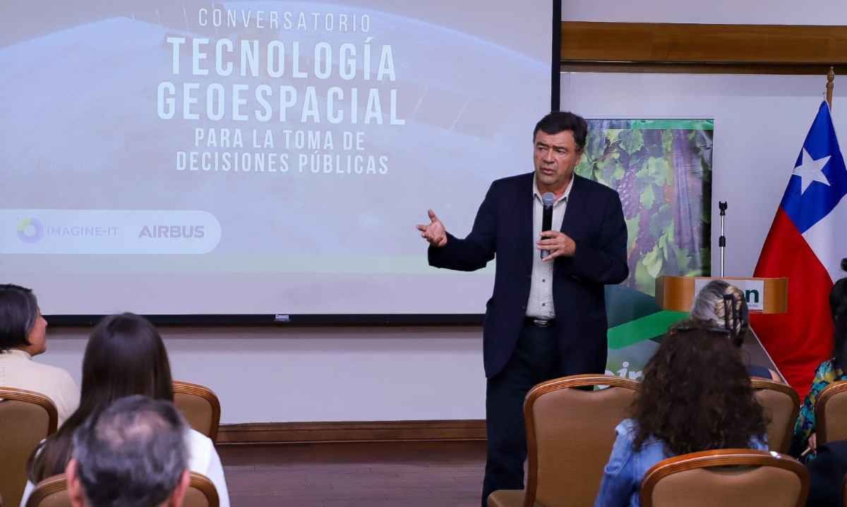 Esteban Valenzuela: “La información satelital aplicada es clave para seguir ampliando nuestras políticas públicas"