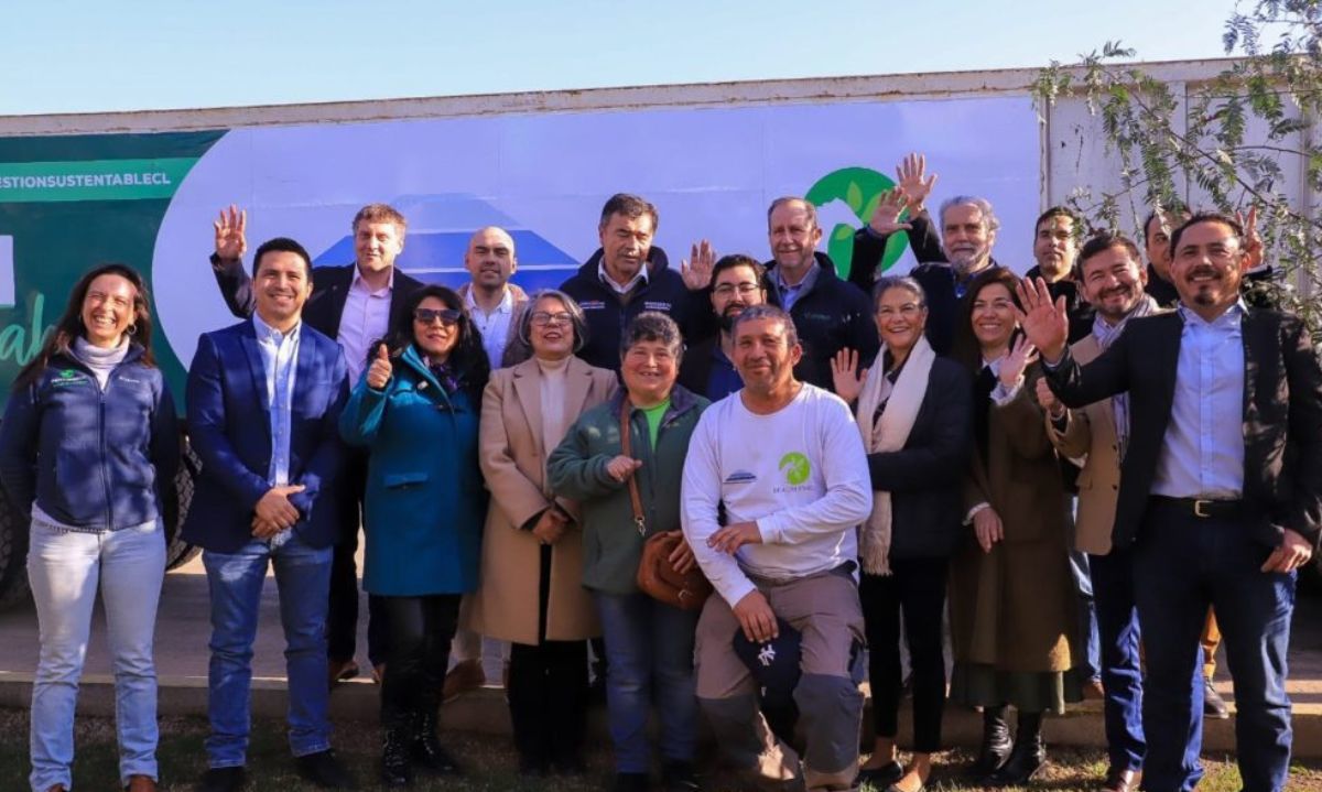 Ministro Esteban Valenzuela encabeza incorporación de los residuos agrícolas en el Sistema Nacional de Declaración de Residuos (Sinader)