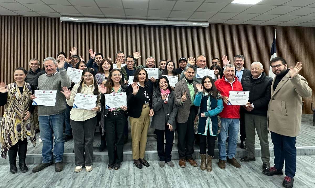 Hortalizas con sello sustentable: 21 empresas logran la certificación del primer APL hortícola de la Región Metropolitana
