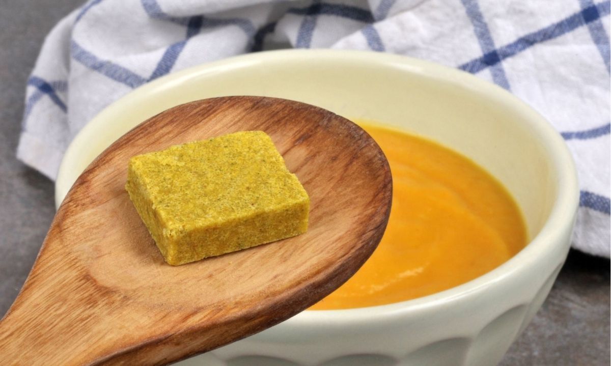 Caldos en cubo: experto advierte sobre riesgos de su consumo excesivo para la salud